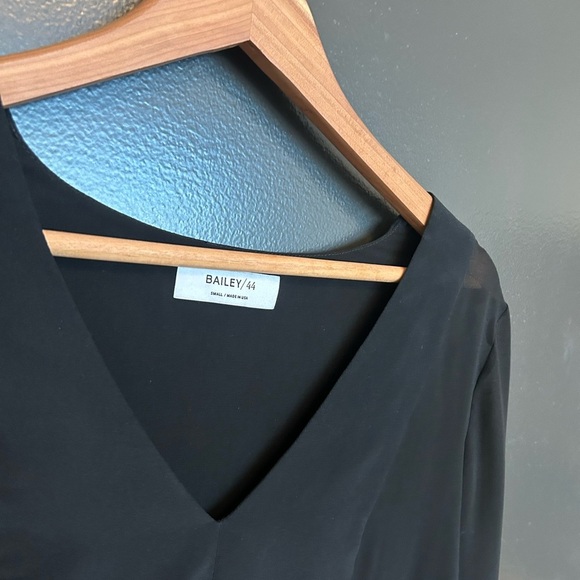 Bailey 44 sheer flowing slit blouse- I believe silk size S excellent cond - Picture 2 of 10